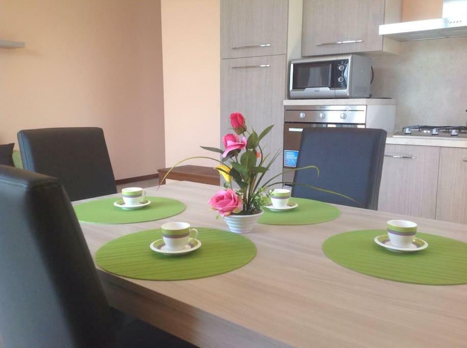 New Apartment Lake 10 Varenna Bagian luar foto